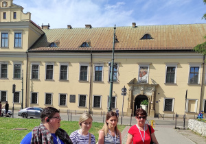 Przed Pałacem Biskupim - Franciszkańska 3 (2)