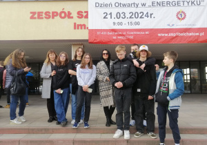 Przed szkołą ZSP Nr2.