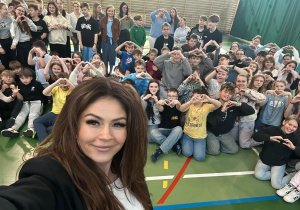 Selfie Pani Eweliny z uczniami
