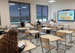 Uczniowie klas 7 uczestniczący w konkursie „Ile wiesz o pieniądzach”