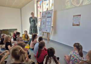 nauczyciel podczas prelekcji z okazji Światowego Dnia Zdrowia