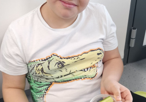 uczeń prezentuje swoje zdrowe przekąski