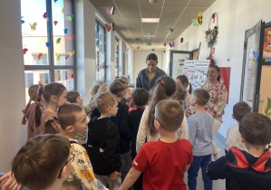 Przedszkolaki zwiedzają gabinety pomocy psychologiczno-pedagogicznej