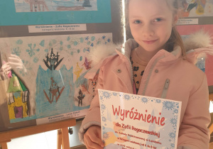 Zosia podczas odbioru wyróżnienia