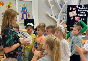 Książki niespodzianki czekają na wypożyczenie