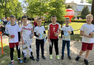 Chłopcy po skończonym biegu.
