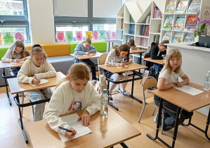 Uczestnicy podczas rozwiązywania testu konkursowego