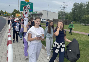 Symboliczny marsz ulicami naszej miejscowości