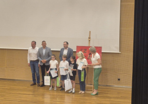 Odbiór nagrody przez Hannę Fryś za zajęcie I miejsca.