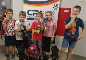 Zdjęcie grupowe uczestników ze szkoły