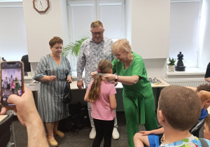 Wręczenie Małgosi medalu i pucharu