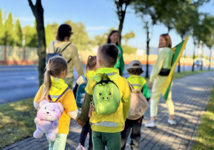 Uczniowie w trakcie Gminnego Marszu