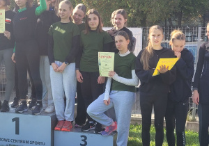 dziewczęta z dyplomem