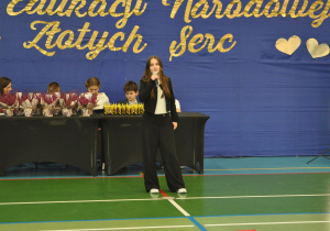 Milena Kowalczyk śpiewa piosenkę