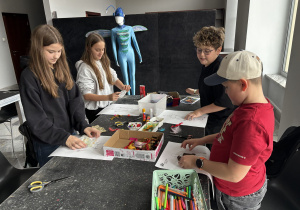 Przygotowywanie kostiumów.