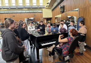 Rozgrzewka strun głosowych.