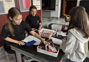 Zajęcia scenograficzno-plastyczne.