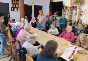 wspólne śpiewanie pieśni patriotycznych