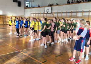 drużyny dziewcząt ze szkół z powiatu