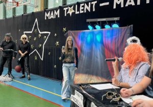 uczennica Julia, uczestniczka programu prezentująca talent – prawo do wyrażania siebie