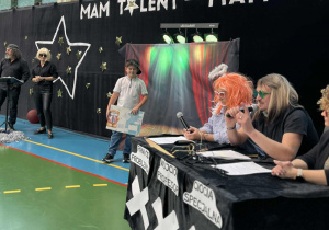 jury ogłasza opinię i werdykt po występie Miłosza, uczestnika prezentującego talent – prawo do prywatności