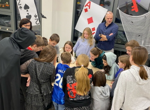 Magiczne Andrzejki w naszej szkole – zabawa w świecie Harrego Pottera