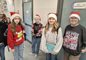 Czapki, swetry, gadżety świąteczne...