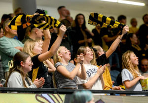 Kibicujące uczennice