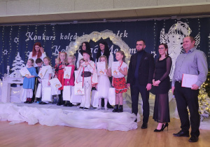 Pamiątkowe zdjęcie uczestników wraz z Jury i organizatorami konkursu