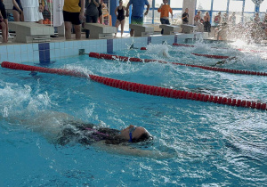 Pływający uczniowie