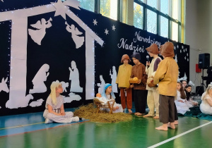 pasterze przybyli do Betlejem zobaczyć Dzieciątko Jezus