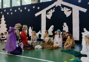 Mędrcy uklękli przed Dzieciątkiem Jezus i złożyli Mu dary