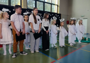 przemówienie pani Dyrektor – podziękowanie i złożenie świąteczno-noworocznych życzeń