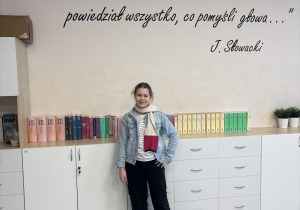 Agatka w stroju w stylu francuskim