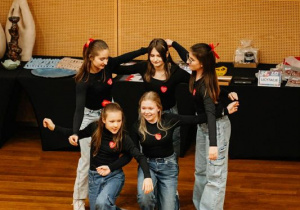 występ uczennic klasy 6a