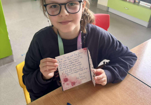 Tworzenie kartek okolicznościowych w ramach projektu Kartka dla seniora