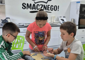 Zajęcia kulinarne tworzenie ciasteczek i pierniczków.