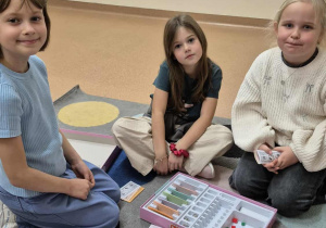 Zabawy dywanowe uczniów klasy 2b