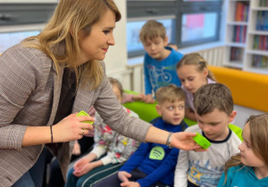 Uczniowie rozpoznają zapachy