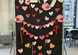 Gazetka z życzliwymi tekstami od świetliczaków.