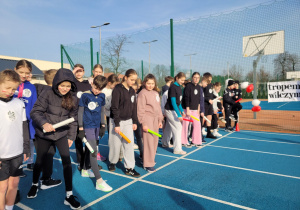 uczestnicy biegu na linii startu