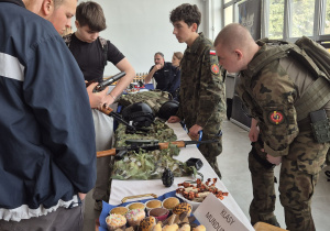 stoisko klas mundurowych