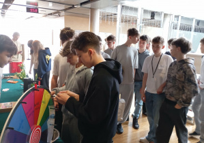 Uczniowie zapoznają się z ofertą edukacyjną ZSP w Kleszczowie