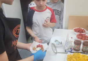 uczniowie podczas pracy