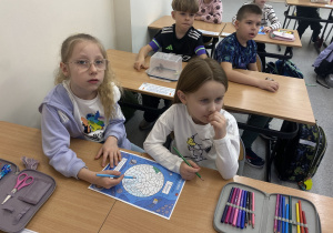 Uczniowie wykonują zadania zgodnie ze scenariuszem PAH