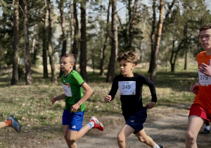 Uczeń w trakcie biegu