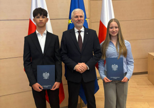 Uczniowie naszej szkoły z panem Januszem Brzozowskim – łódzkim kuratorem oświaty