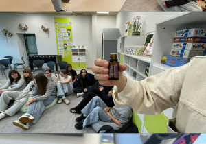 zajęcia nt. naturalnych olejków eterycznych przeprowadzone przez p. Anię