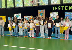 nagrodzeni uczniowie w konkursie "Zdrowie na talerzu"