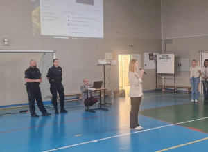 Profilaktyczne spotkanie z policją o bezpieczeństwie w ruchu drogowym